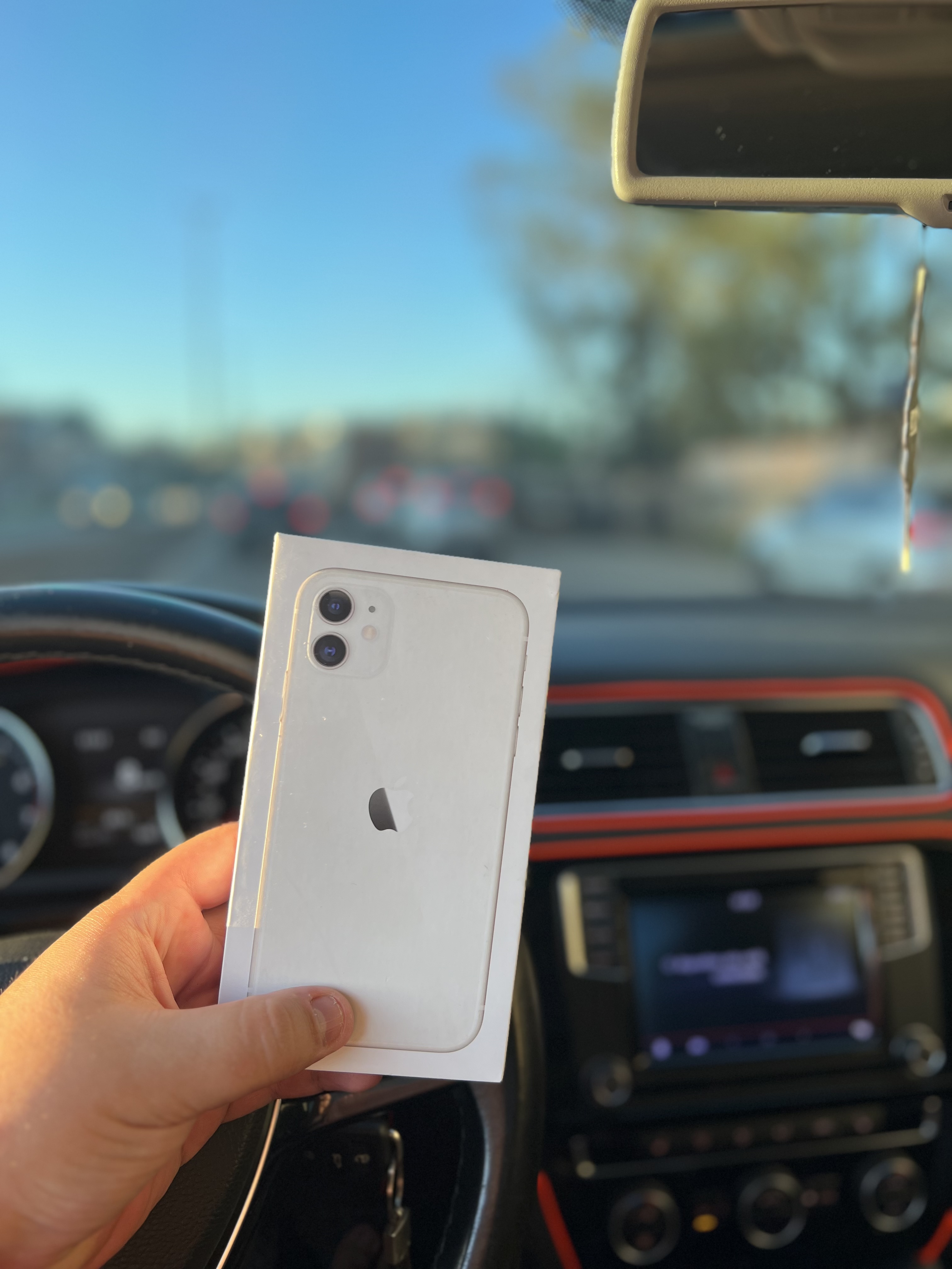 iPhone 11 lacrado ou 2000