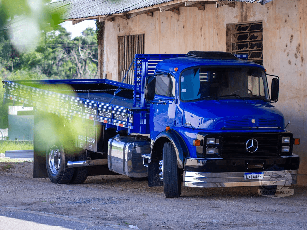 Mercedes-Benz 1114