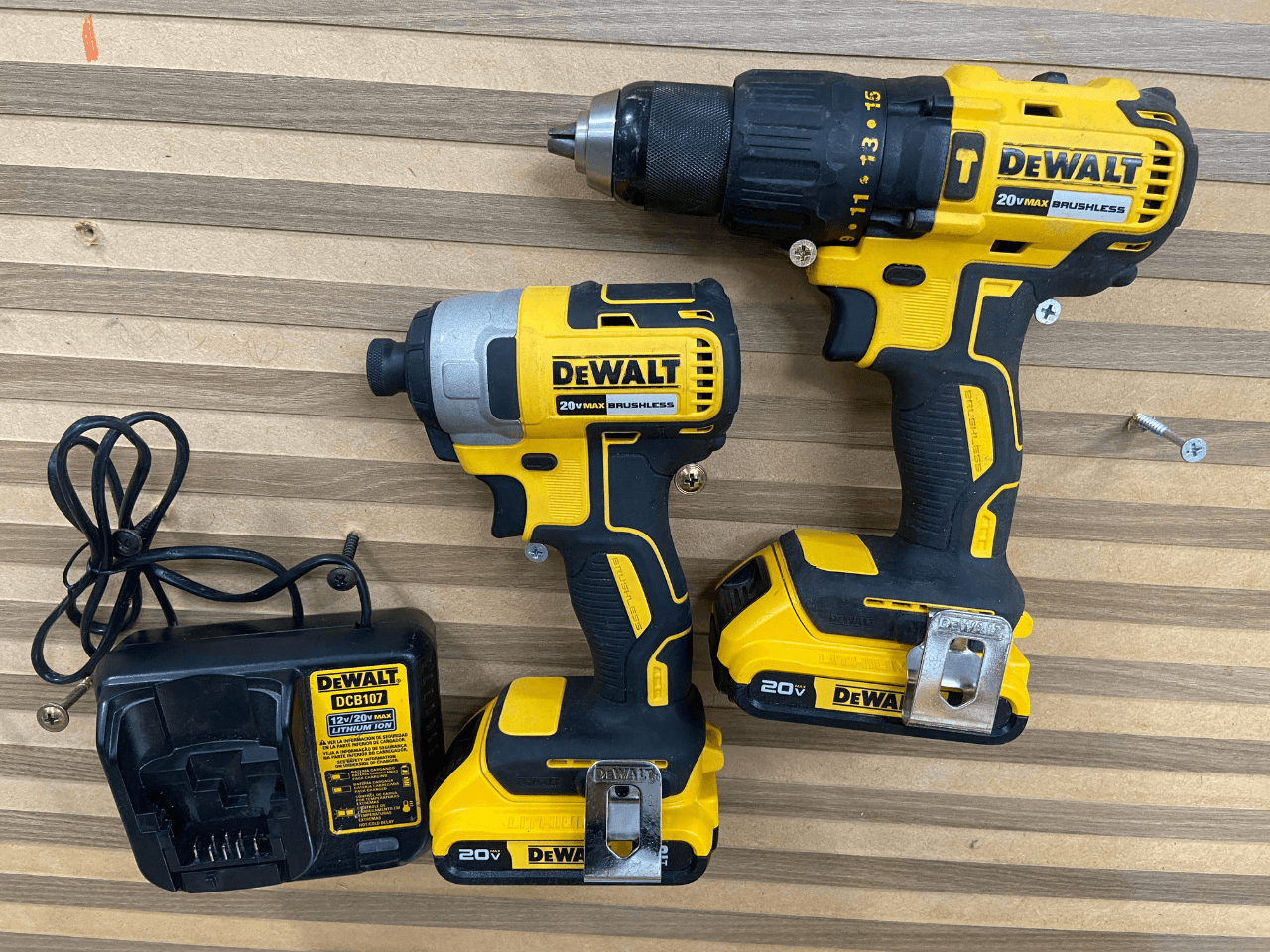 PARAFUSADEIRAS DEWALT 20V OU R$1.800 NA CONTA