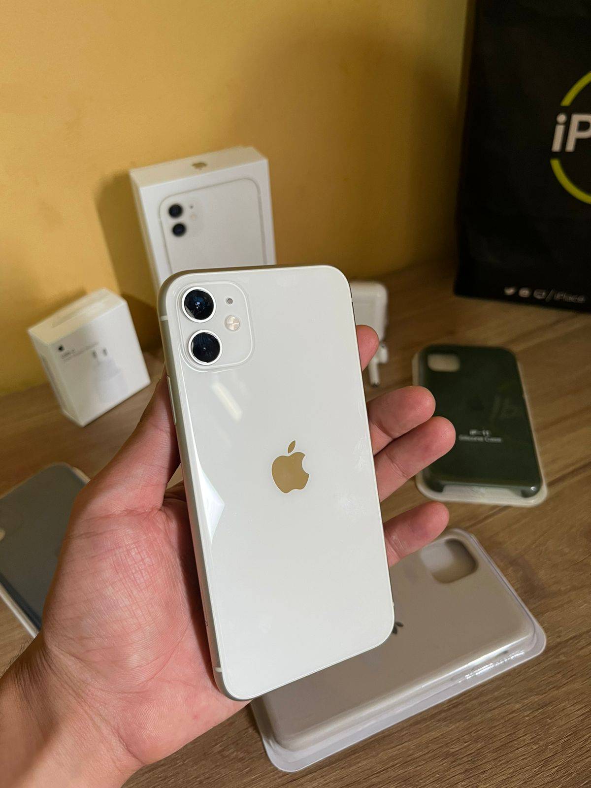 iPhone 11 Branco 128 GB Completo + Fone de ouvido Bluetooth i11